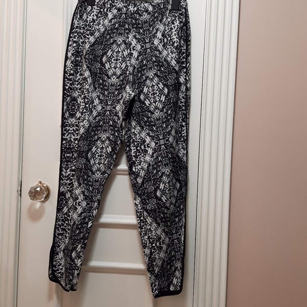 🛍 light patterned pants
